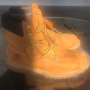 Size 7 men Timberland boots!